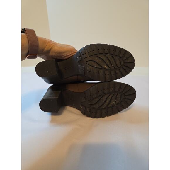 Clarks Women's 7 M Brown Leather Ankle Boots Pull On High Heel Block - Picture 9 of 11